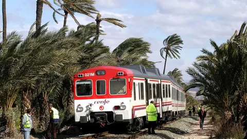 Imagen de archivo de un tren Cercanías en Alicante