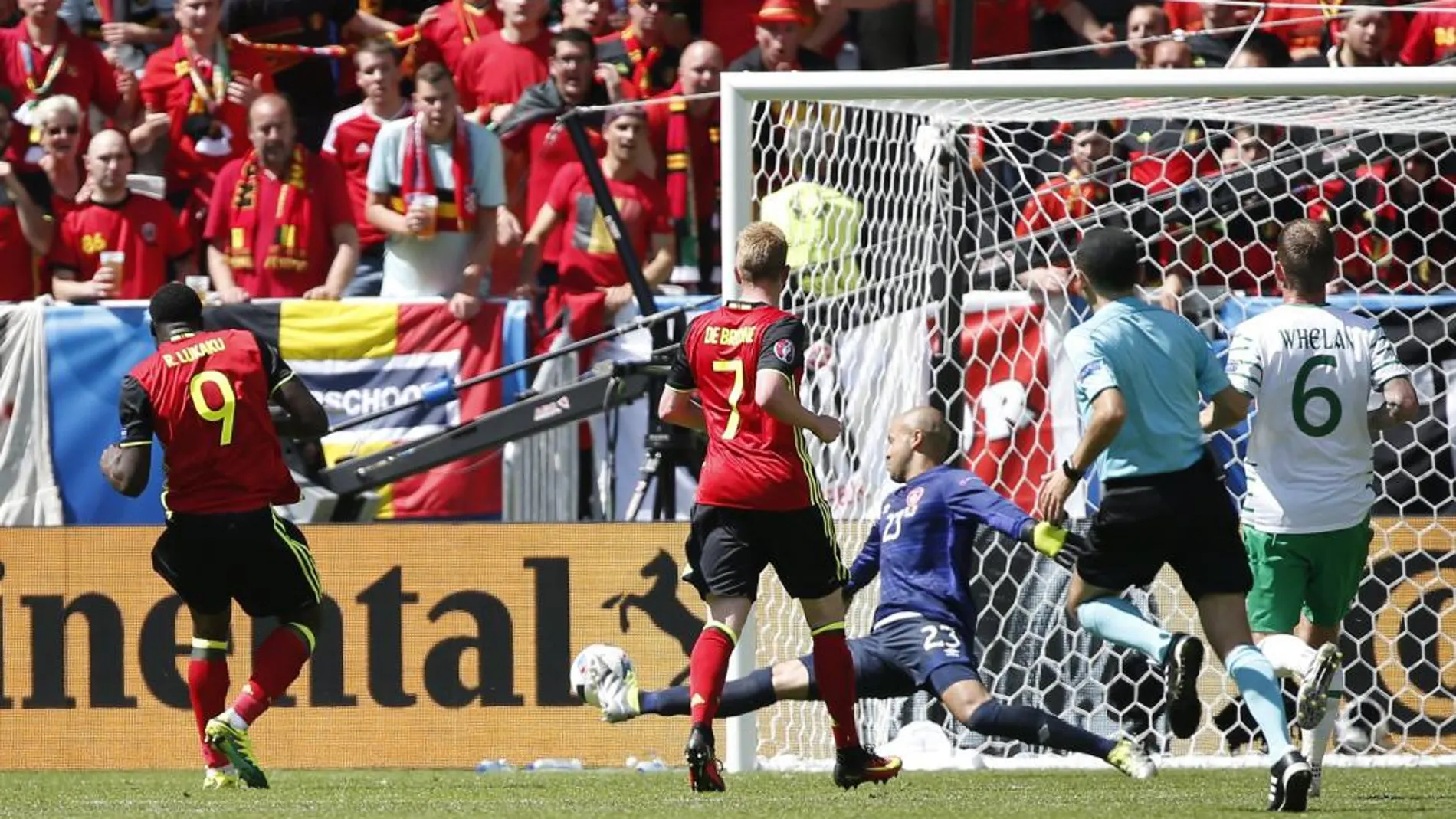 Lukaku marca el tercer gol para Bélgica