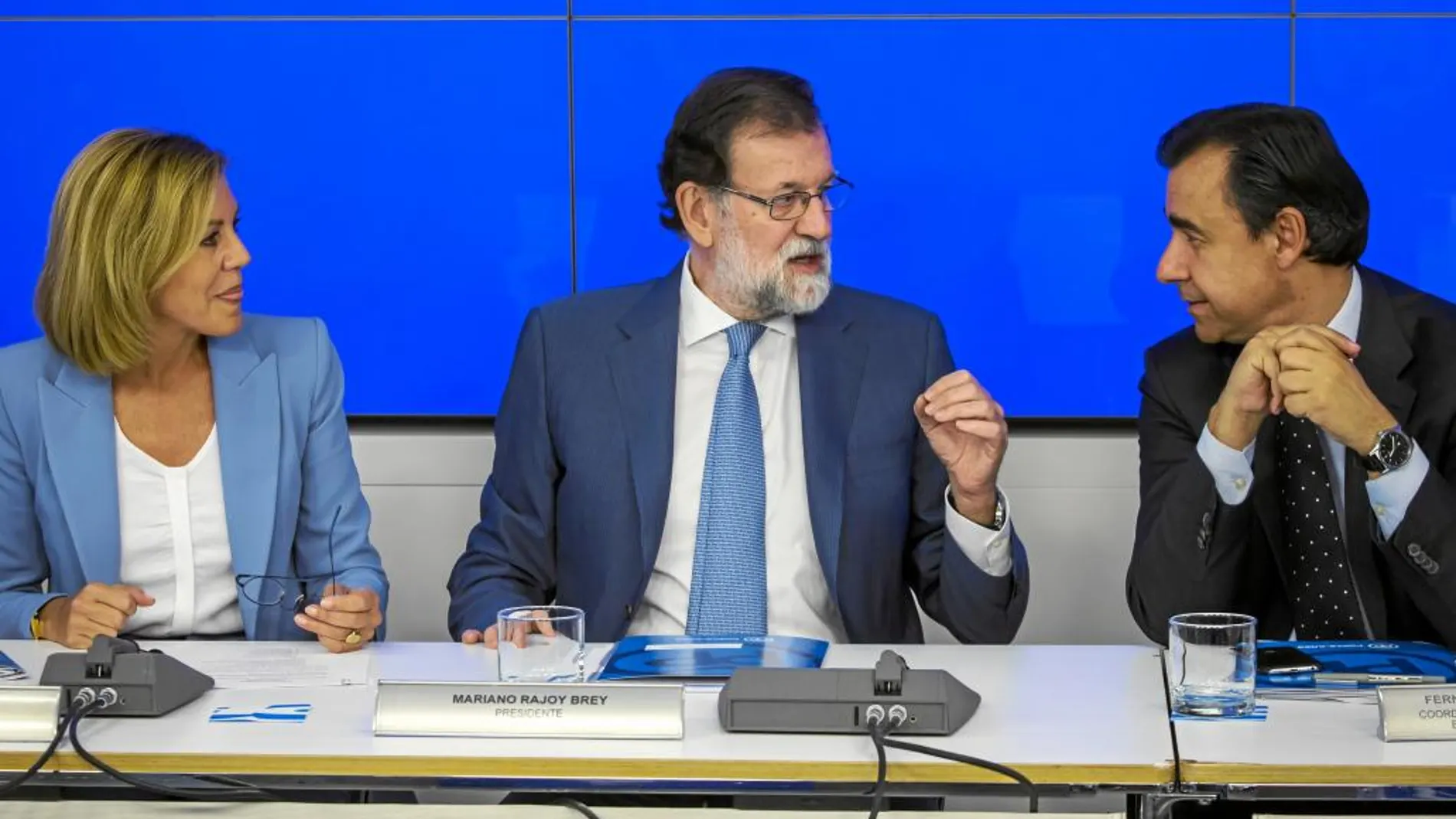 Rajoy, con la secretaria general del PP, María Dolores de Cospedal, y con el coordinador general, Fernando Martínez-Maíllo