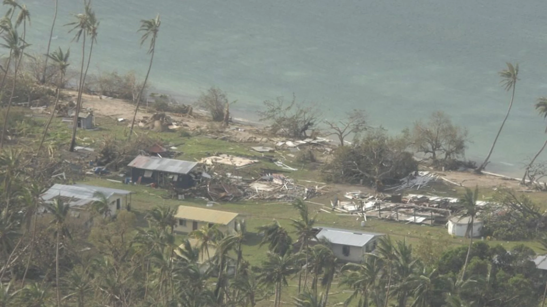 Fotografía facilitada por las Fuerzas de Defensa de Nueva Zelanda que muestra una vista aérea de los destrozos causados por el cilón Winston en Fiyi