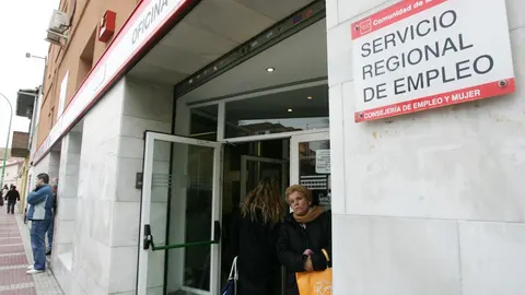 El número de jóvenes en paro menores de 25 años bajó en 8.000 personas en el segundo trimestre del año