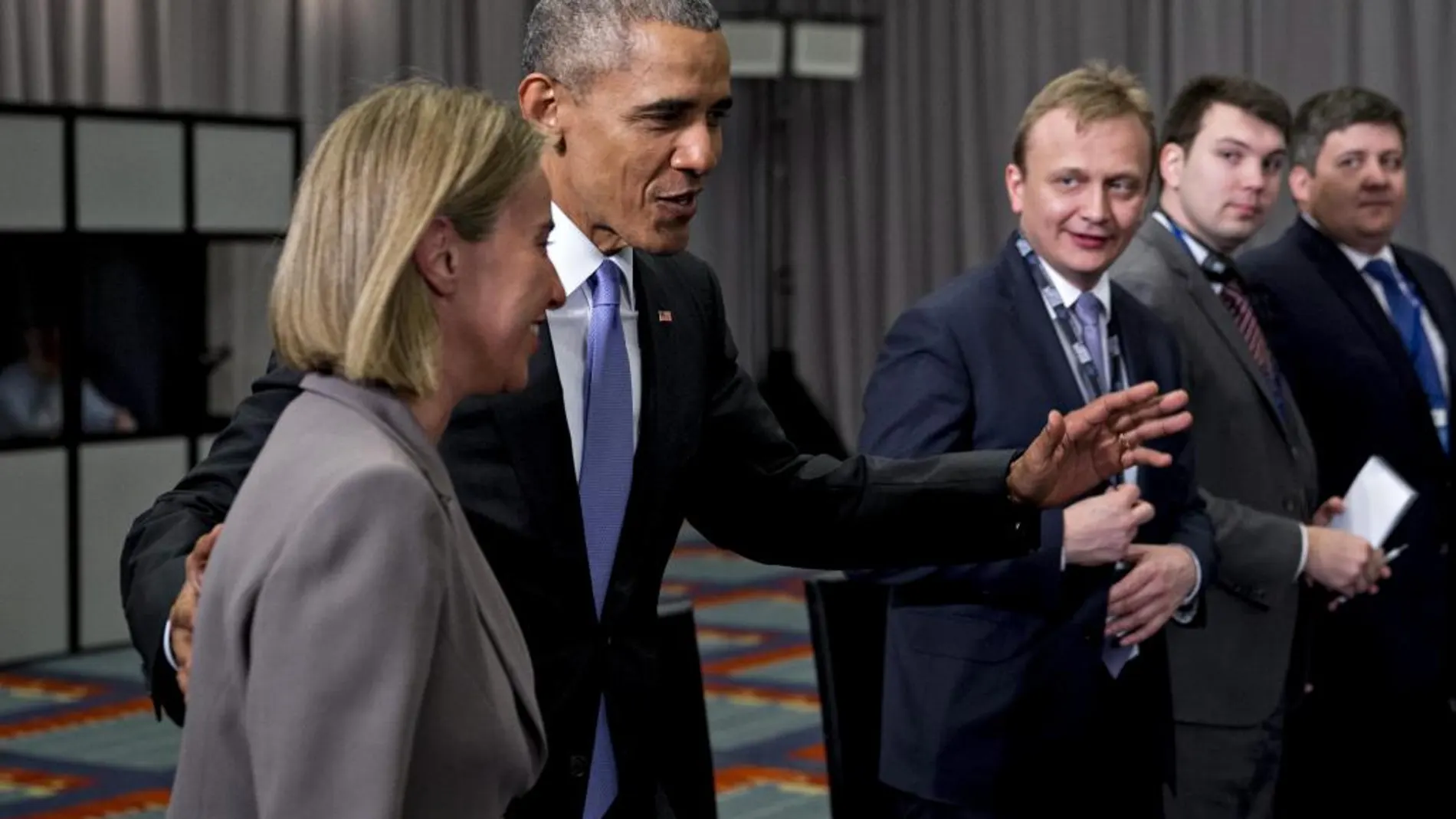 Barack Obama y Federica Mogherini, a su llegada a la reunión multilateral del grupo P5+1, en el marco de la Cumbre de Seguridad Nuclear celebrada en Washington.