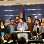 Los líderes de Podemos en la rueda de prensa