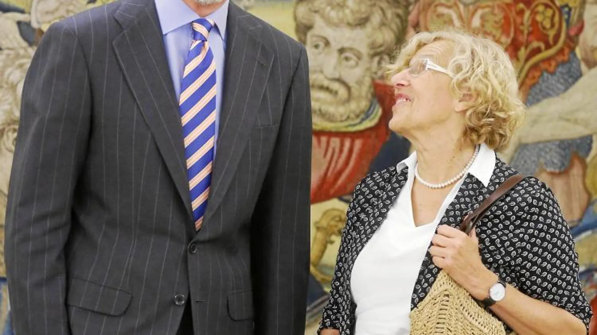 Felipe VI recibió en audiencia a Manuela Carmena en el Palacio de la Zarzuela en julio del pasado año