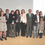 Foto de familia de los premiados, junto a miembros del jurado, el presidente y director de Farmaindustria y el presidente del Consejo General de Farmacia