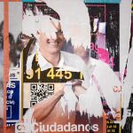 Restos de carteles electorales de la campaña de Ciudadanos en Madrid