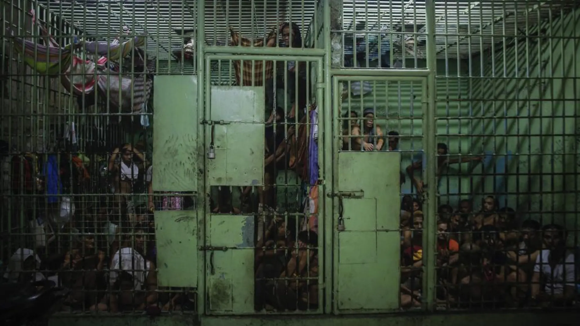 Imagen de archivo de varios presos filipinos en sus celdas en Manila, Filipinas
