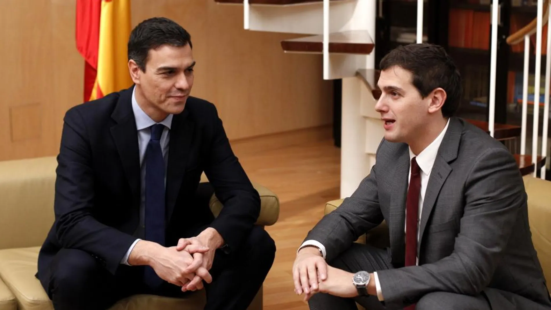 Imagen de archivo de la reunión entre el secretario general del PSOE, Pedro Sánchez, y el líder de Ciudadanos, Albert Rivera, el pasado 4 de febrero en el Congreso