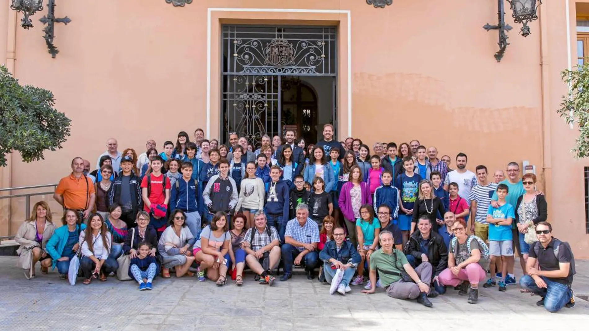 Requena invita a los niños al campamento de inicio de curso. Es importante crear vínculos entre los niños que les motive para soportar el esfuerzo que supone ir a clase todos los sábados