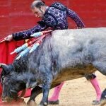 David Esteve remata con un pase de pecho durante su faena al tercero