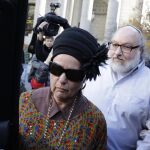 Jonathan Pollard acompañado por su mujer salió hoy de una cárcel federal de Carolina del Norte