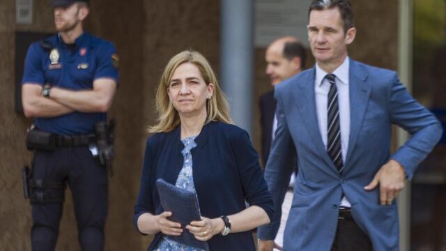 Salida de la Infanta Cristina e Iñaki Urdangarin en el juicio del Caso Nóos en 2016