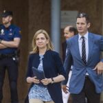 Salida de la Infanta Cristina e Iñaki Urdangarin en el juicio del Caso Nóos en 2016