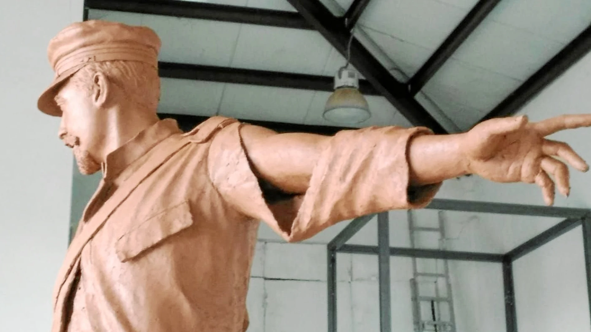 El escultor Salvador Amaya es el autor de del monumento en homenaje a «Los últimos de Filipinas»