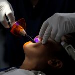 La bacteria analizada está relacionada con la enfermedad crónica de las encías / Reuters
