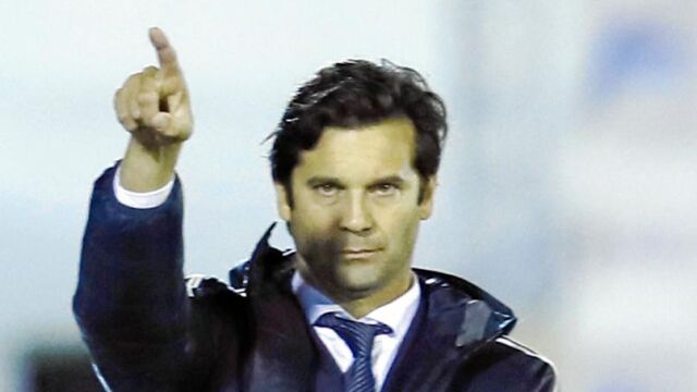 Solari se puso traje y corbata para estrenarse como técnico del primer equipo blanco