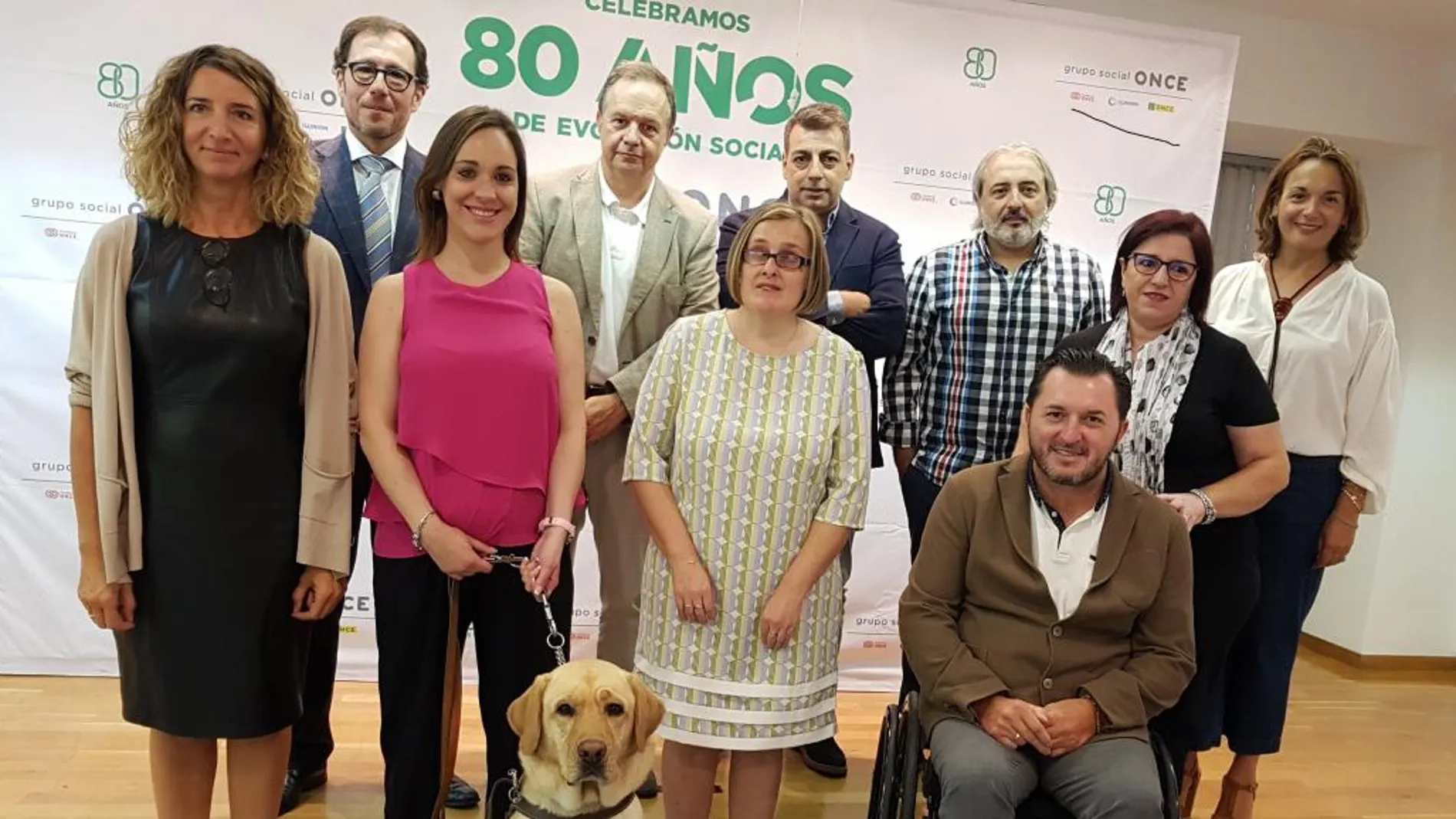 La consejera Alicia García; Francisco Sardón, presidente del Cermi; Ignacio Fernández Sobrino, director regional de Antena 3 y Onda Cero; e Ismael Pérez y Arancha Casado, de la ONCE en Castilla y León, entre otros