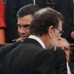 El presidente del Gobierno, Mariano Rajoy, y el líder del PSOE, Pedro Sánchez, no han cruzado palabra