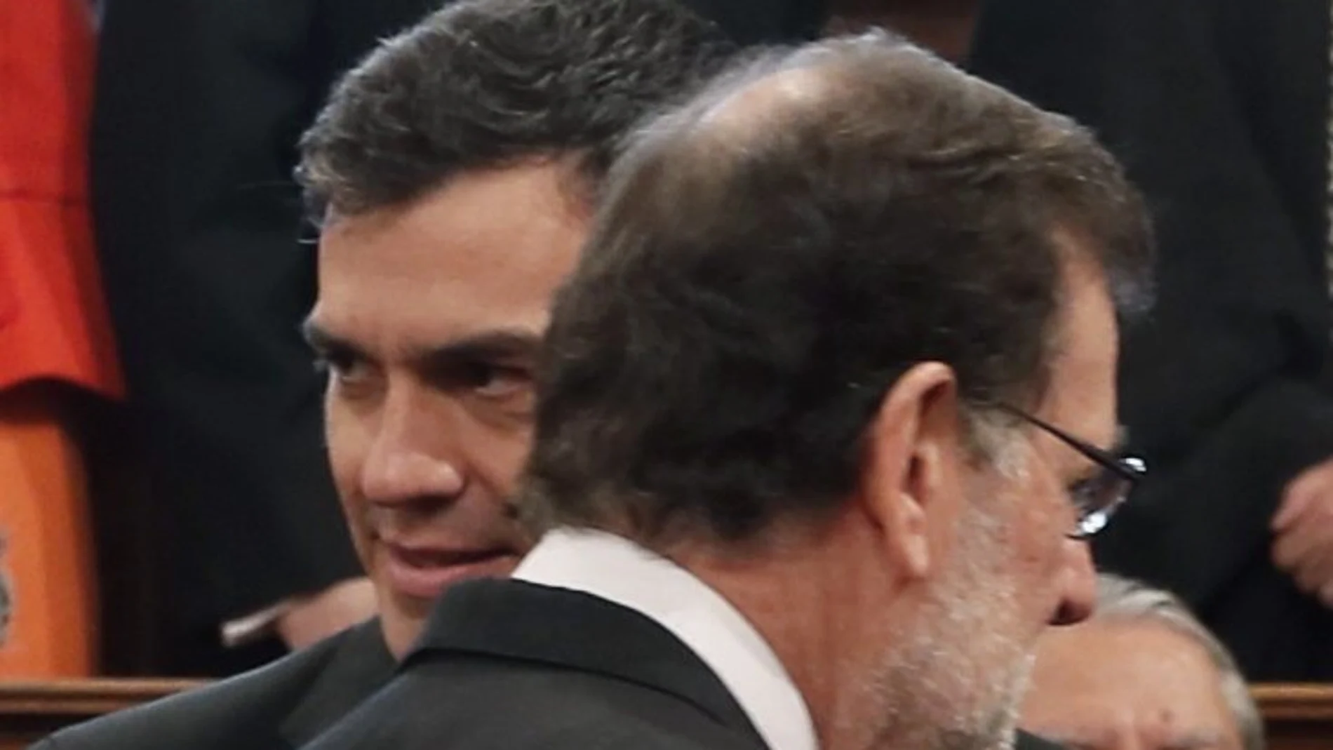 El presidente del Gobierno, Mariano Rajoy, y el líder del PSOE, Pedro Sánchez, no han cruzado palabra