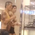 Fotograma del vídeo, en el que el rey aparece con un atuendo un tanto peculiar