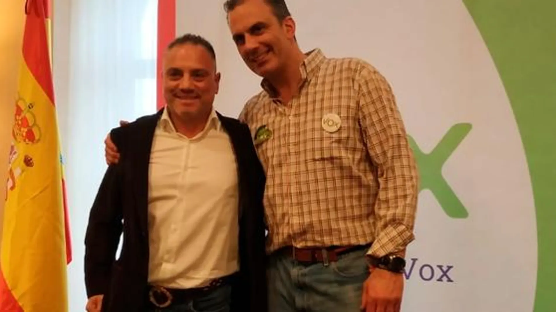 José Ignacio Vega Peinado, junto al secretario general del partido, Javier Ortega Smith