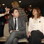 El expresidente madrileño Ignacio González junto a su mujer, Lourdes Cavero