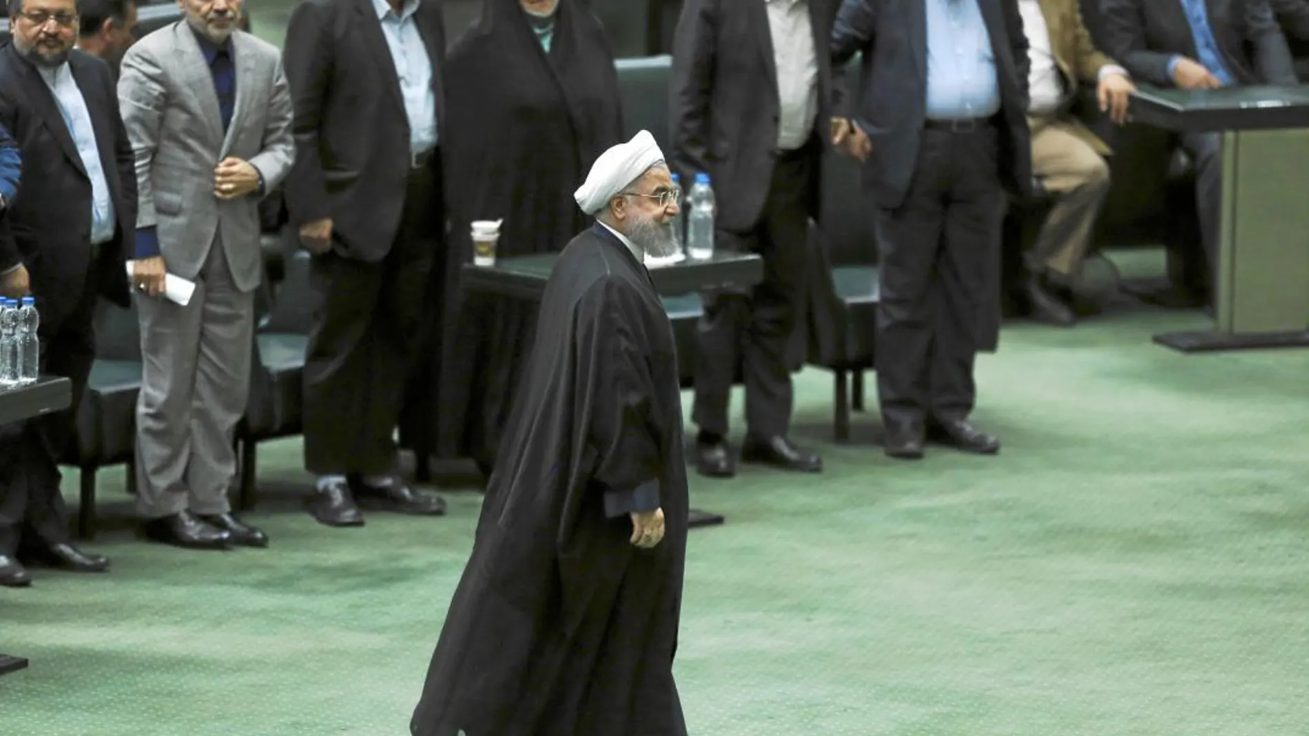 El presidente iraní tuvo que comparecer esta semana para defender, ante los sectores más duros de la Cámara, sus medidas económicas contra la grave crisis que vive el país, acentuada por las sanciones de EE UU