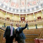 El líder del PP mostró ayer el hemiciclo del Congreso de los Diputados al decano de la Georgetown University's McDonough School of Business. En este centro universitario, Casado dio clase en los años 2010 y 2011