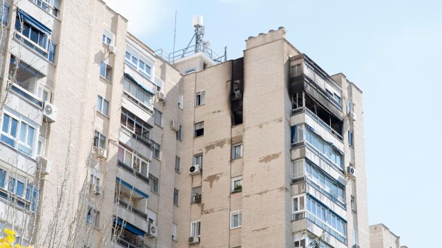 Incendio en una vivienda en la calle Ginzo de Limia, en la ciudad de los periodistas
