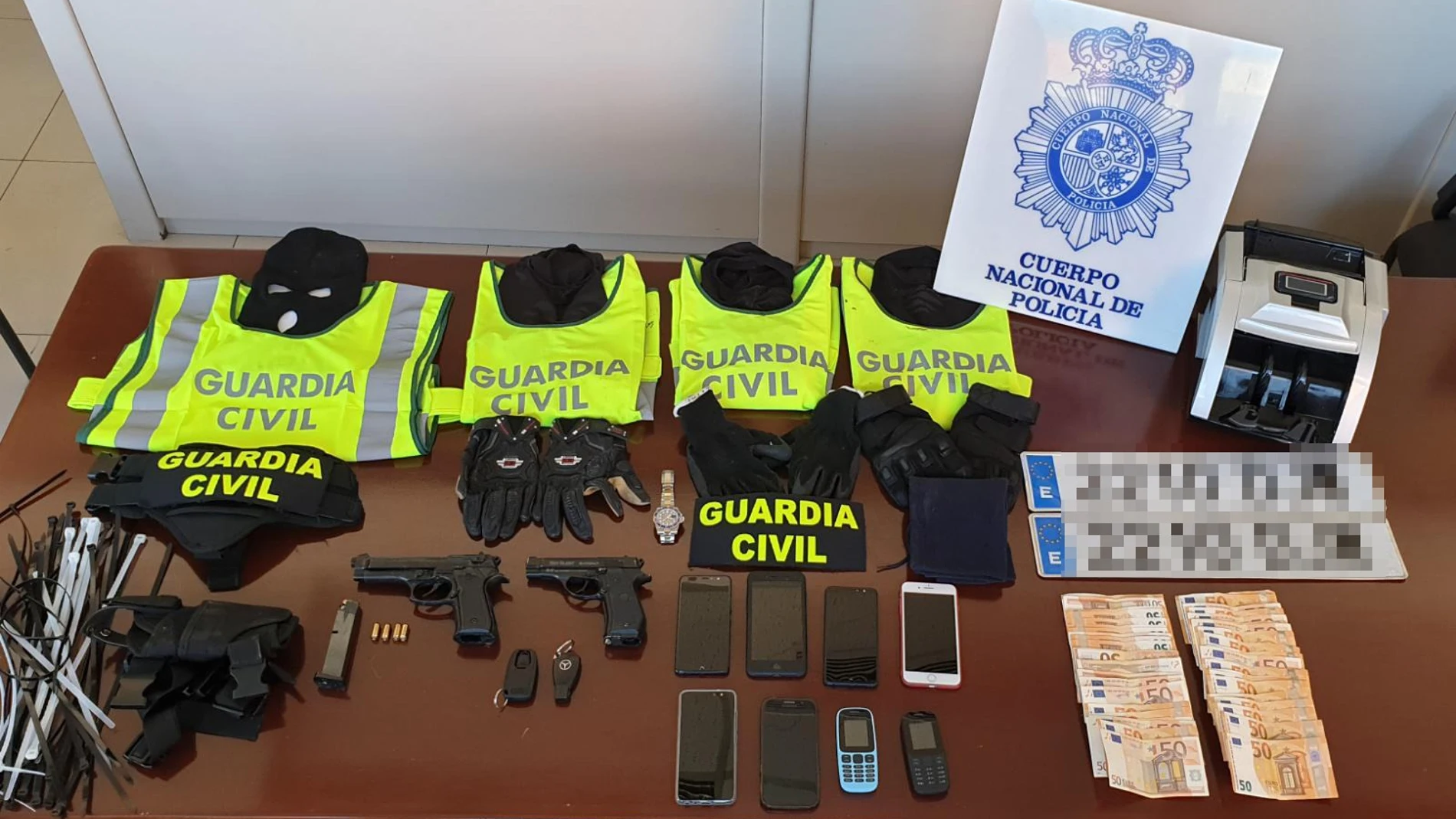 Material incautado por los agentes