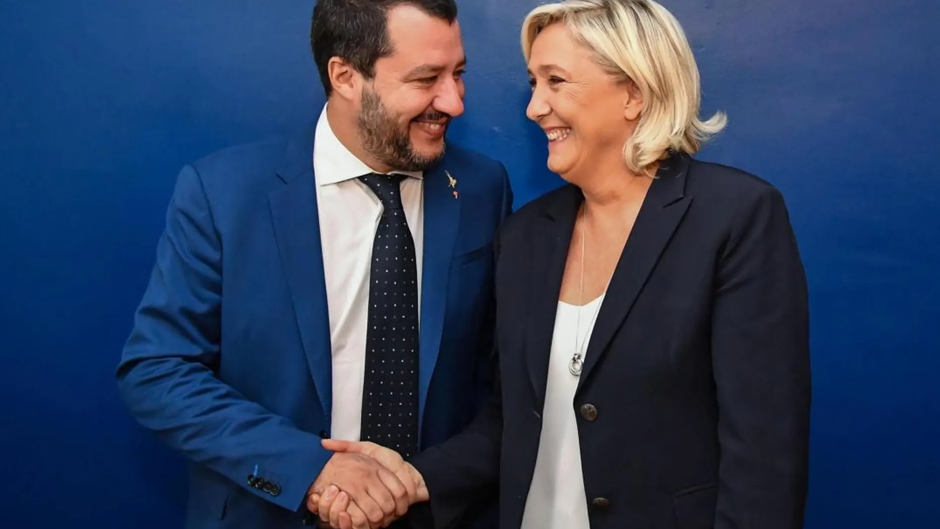 Los ultraderechistas Matteo Salvini y Marine Le Pen, presidenta del Frente Nacional (CFN). Foto: Efe