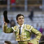 Perera sale a hombros en Salamanca y Castella se deja ir un toro vivo