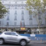 El edificio está precintado desde ayer, y no pueden entrar al lugar los trabajadores hasta que no lo autorice Inspección de Trabajo / Foto: Luis Díaz