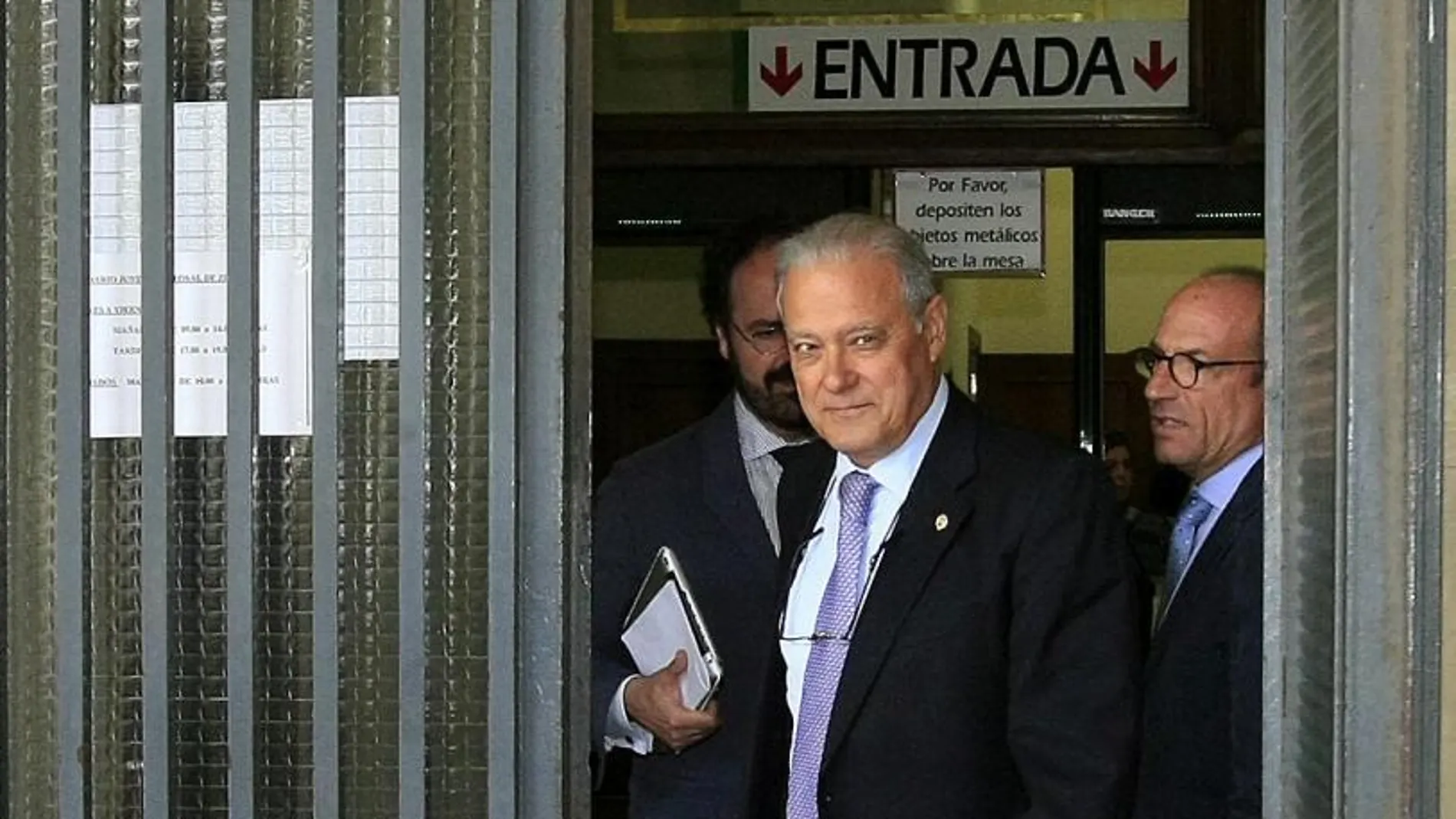 El ex consejero de la Junta, Ángel Ojeda, en los juzgados sevillanos