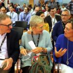 La consejera de Agricultura y Ganadería, Milagros Marcos, dialoga con Beatriz Escudero y Félix Moracho