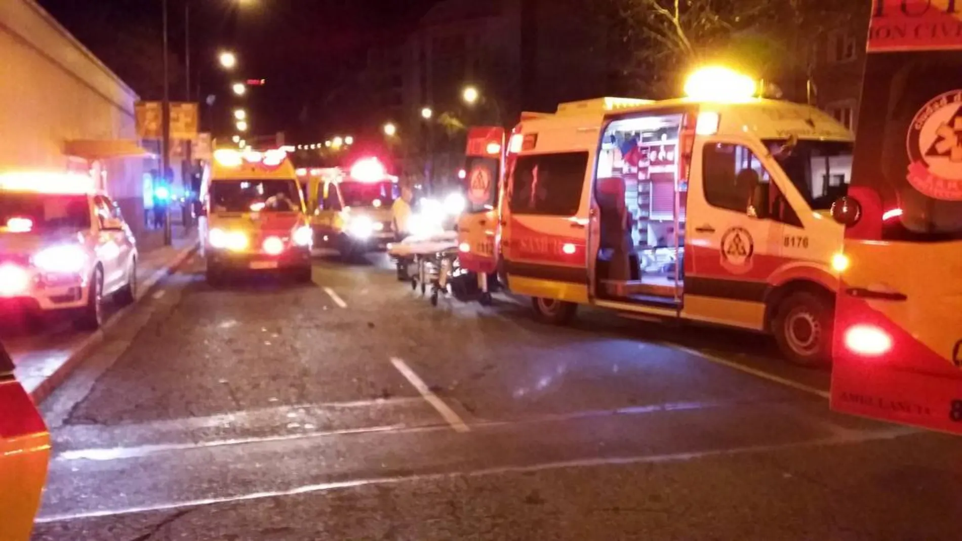Ambulancias en la calle Serrano donde hubo un atropello hace una semana