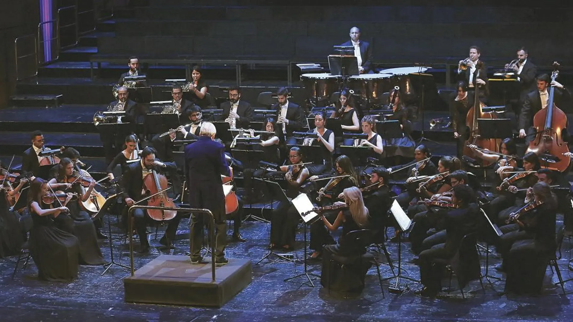 La Orquesta Santa Cecilia y la Sociedad Coral Excelentia.
