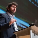 El presidente de la Región de Murcia, Fernando López Miras, pidió la reunión antes de verano. El pasado martes la portavoz del Gobierno regional, Noelia Arroyo, criticaba que todavía no habían recibido respuesta