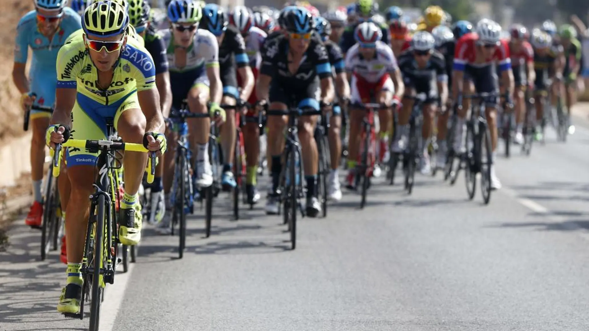 El pelotón durante la novena etapa de la Vuelta Ciclista a España