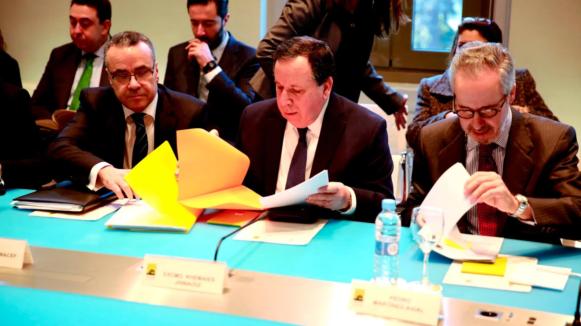 El ministro de Exteriores tunecino, Khemaies Jhinaoui, en el centro, durante el encuentro con empresarios españoles en Madrid