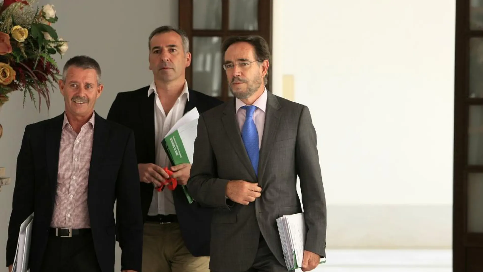 El consejero de Fomento y Vivienda, Felipe López, en el Parlamento