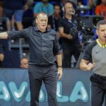 El entrenador de la selección de baloncesto femenino de Bélgica, Philip Messtdagh. EFE/Elvira Urquijo A.