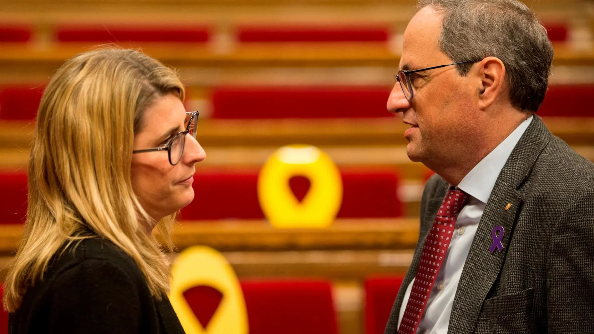 El presidente de la Generalitat, Quim Torra, conversa con la consellera de Presidencia, Elsa Artadi