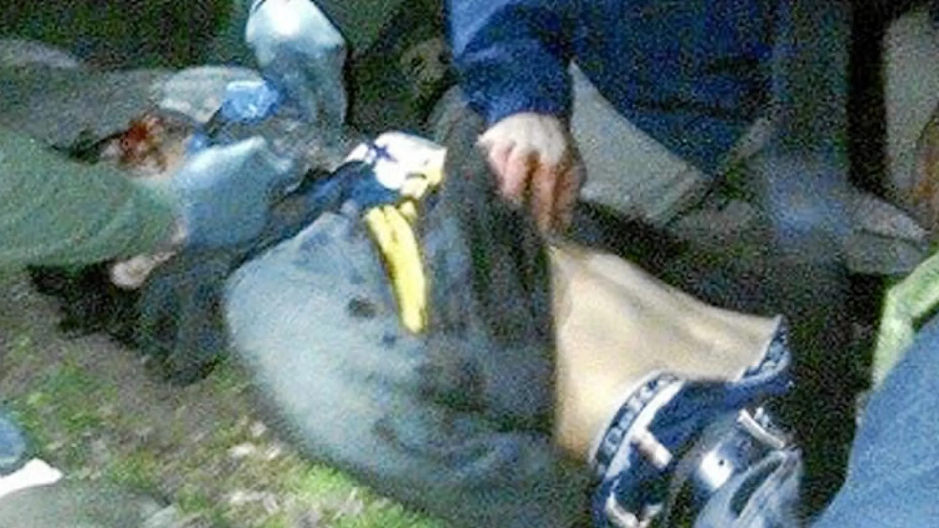 El cuerpo del presunto terrorista Dzhokhar Tsarnaev en el momento de su detención