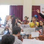 Ensayo de la Orquesta Filarmónica de Valladolid bajo la batuta de su director Ernesto Monsalve