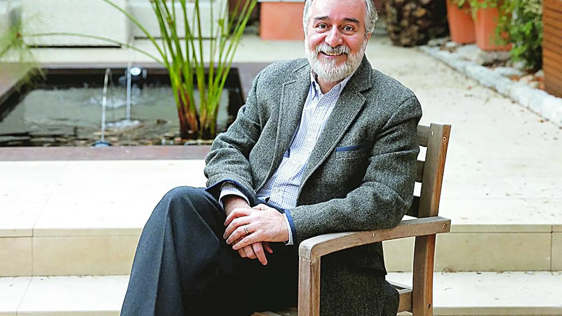 Dr. Ángel Gil. Catedrático de Medicina Preventiva y Salud Pública de la Universidad Rey Juan Carlos de Madrid y miembro de Neumoexpertos en Prevención