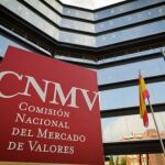 La CNMV advierte contra las sociedades que no tienen permiso para prestar servicios financieros.