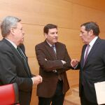 Antonio Sáez Aguado dialoga con Carlos Fernández Carriedo y José Manuel Fernández Santiago