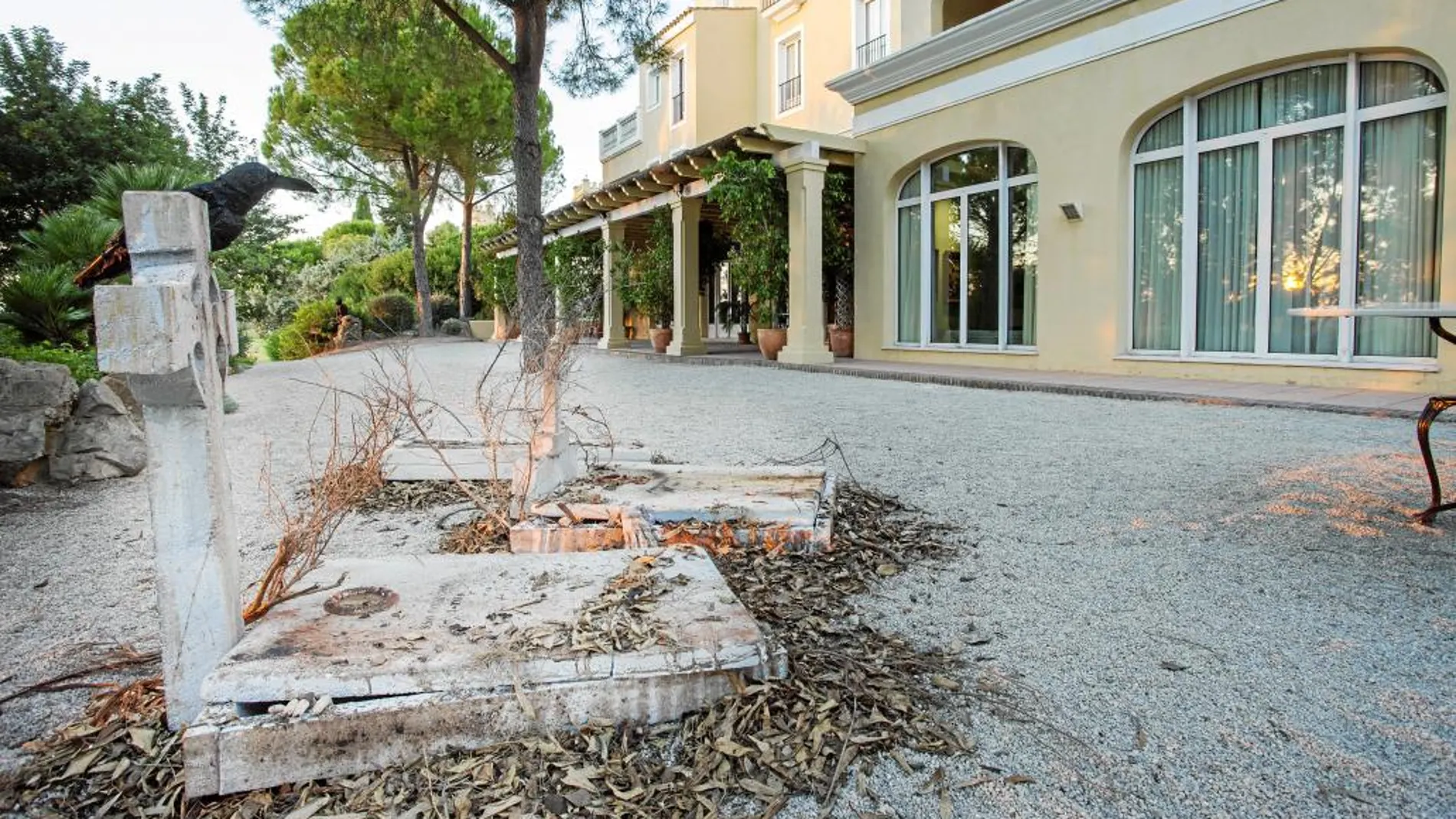 El Barceló Montecastillo está ambientado con tumbas, cuervos y telarañas