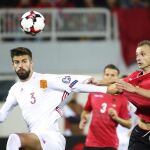 Piqué durante el partido contra Albania